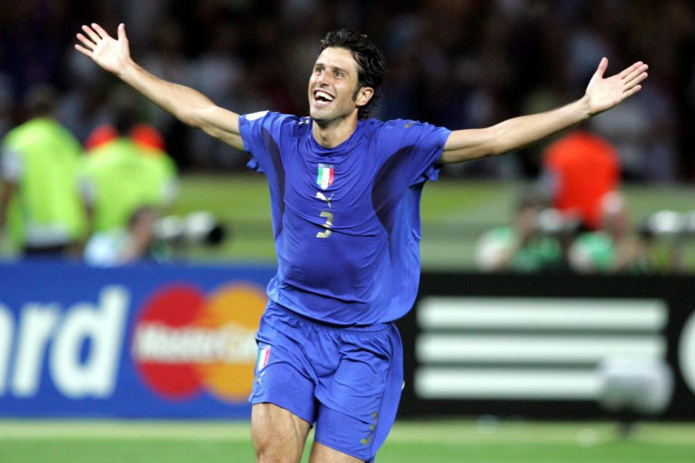 篮球火箭球员赛前训练亮眼