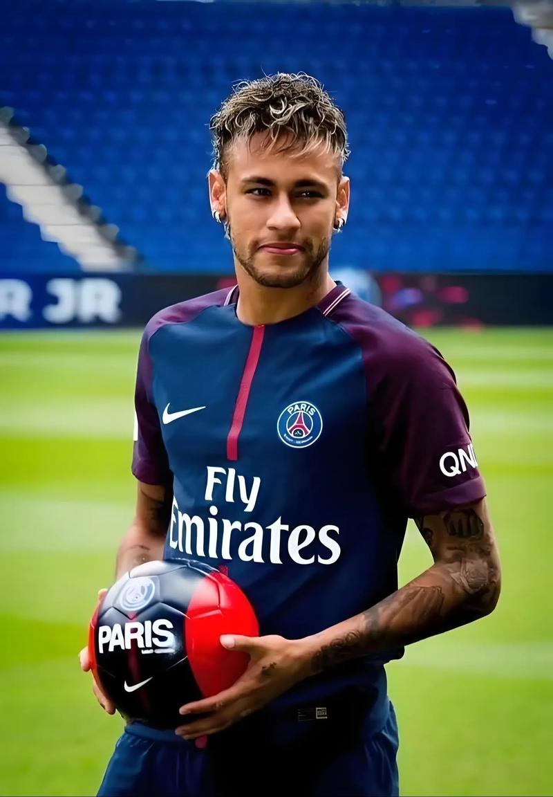 AC米兰主场气势如虹