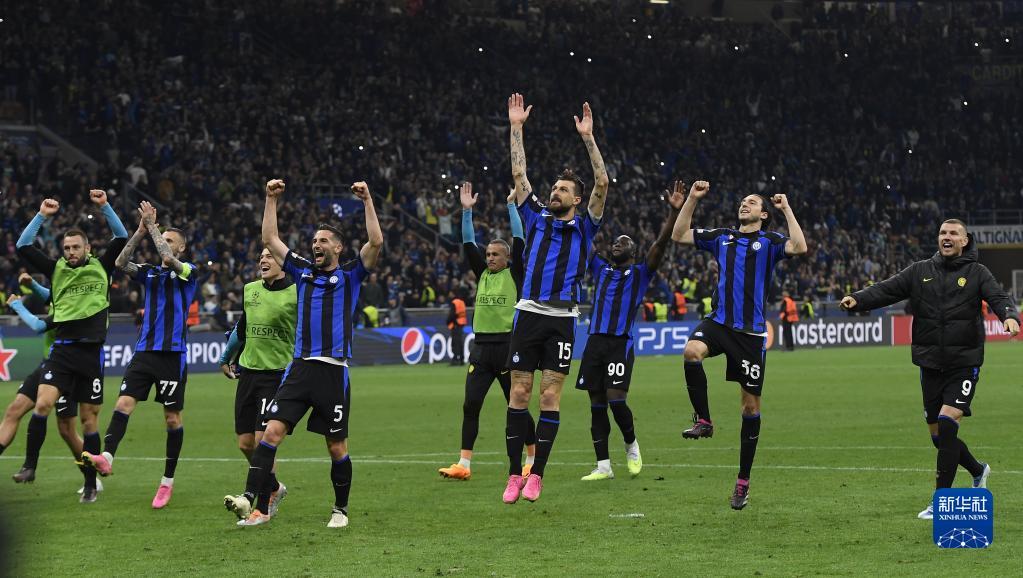 姆巴佩：于帕在本赛季属于世界最佳后卫，受到关注是很正常的