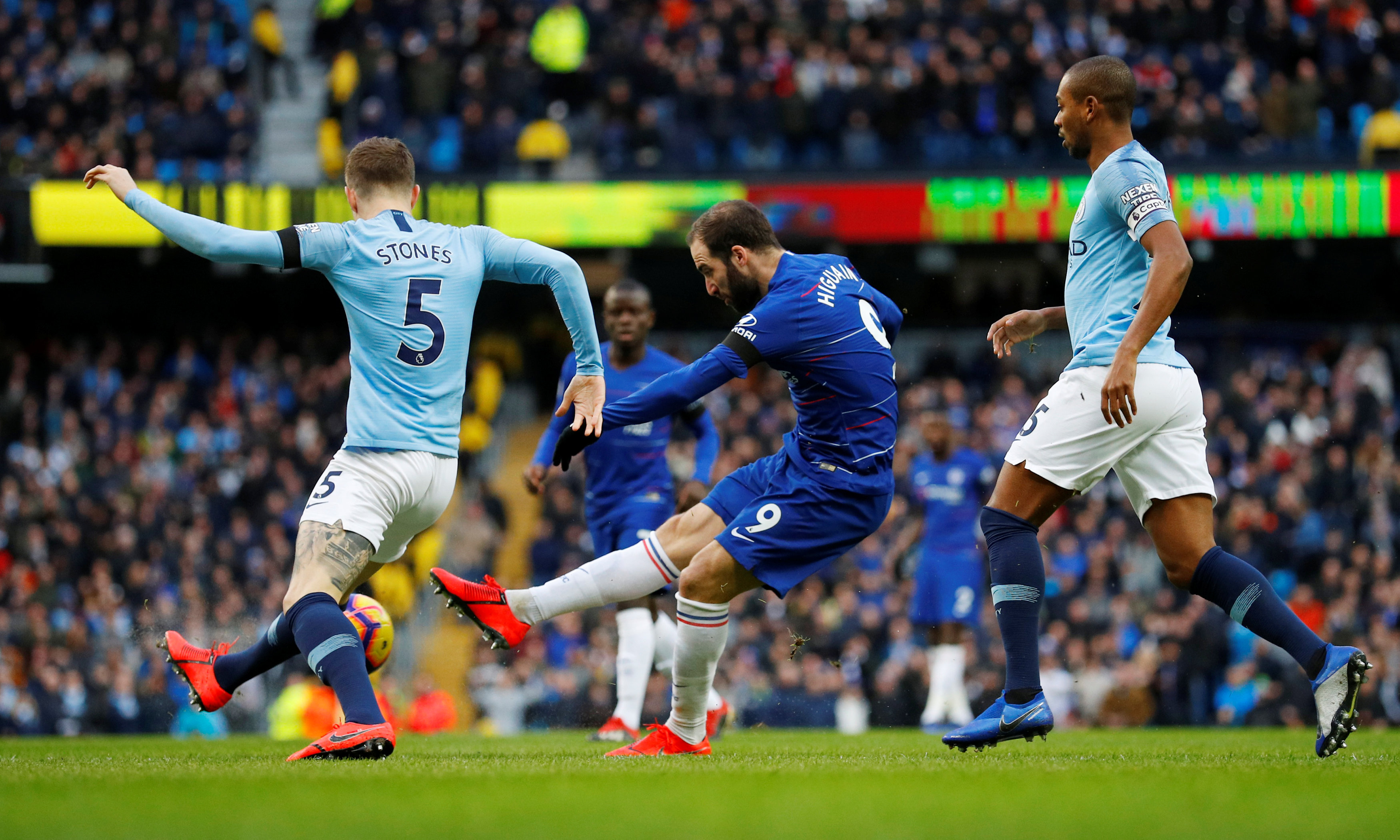 德天空：法兰克福继续与纽卡商谈先租后买奥苏拉，球员希望加盟（德天空：法兰克福与纽卡继续推进奥苏拉租借+买断方案，球员倾向加盟）