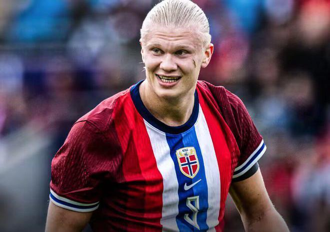 世体：巴萨内部认为买不起阿尔瓦雷斯，将重点收购凯恩（世体：巴萨自认无力引进阿尔瓦雷斯，转而主攻凯恩）