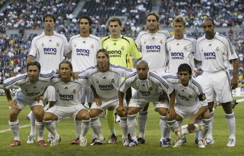 博主：客战广岛三箭申花远征军约300人，而且带着鼓（博主称申花客战广岛三箭约300名远征球迷携鼓助威）