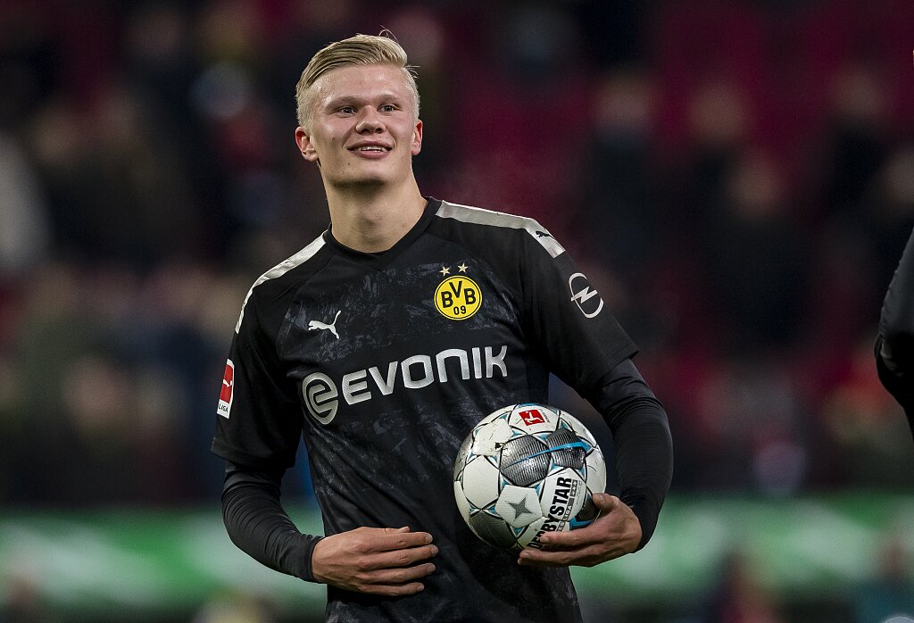 官方：傅明、马济等人组成的裁判组将执法日本vs加纳