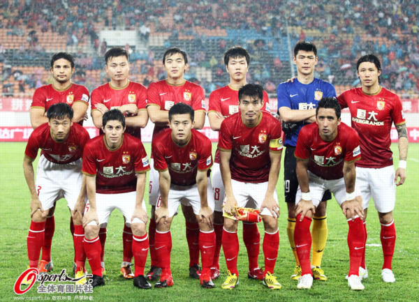 TA：范德芬的速度和力量令人难以置信；西蒙斯表现堪称完美