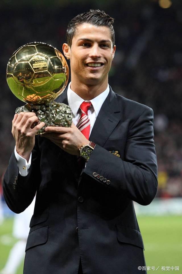 半场：奥格斯堡2-0勒沃库森，吉安努利斯传射，安东-卡德破门