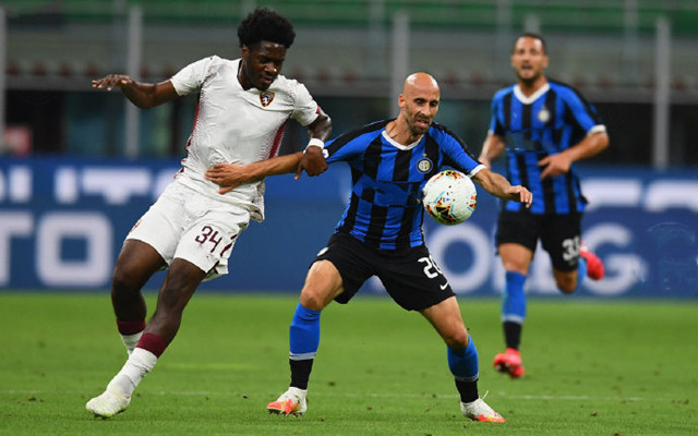 太阳报走访出售原味球衣公司的仓库：汗臭味强烈却不令人反感