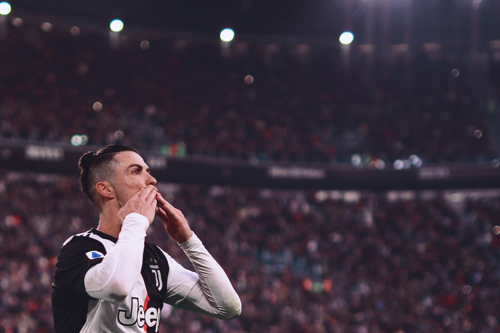 弗兰克：防守型教练？我带的队进球挺多的；庆幸自己不碰社媒